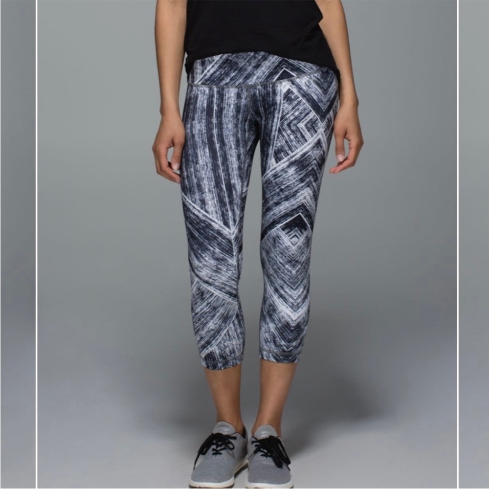 Lululemon Wunder Under Cropped Leggings in Black White Print